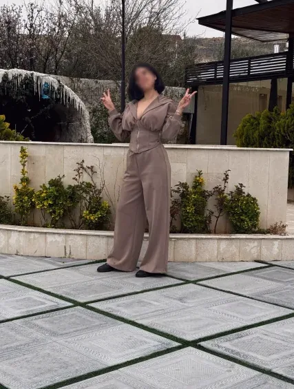 Emina, 34