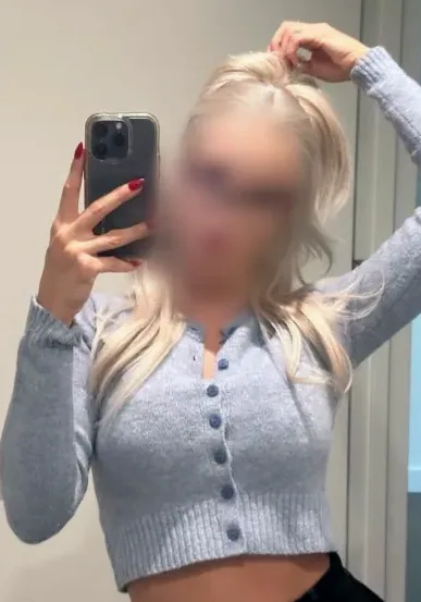 Jelena, 25