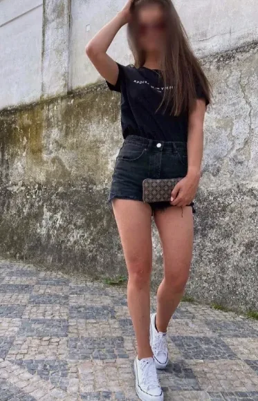 Julia, 33