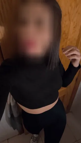 Melanie, 28
