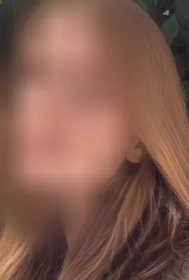 Nina, 23